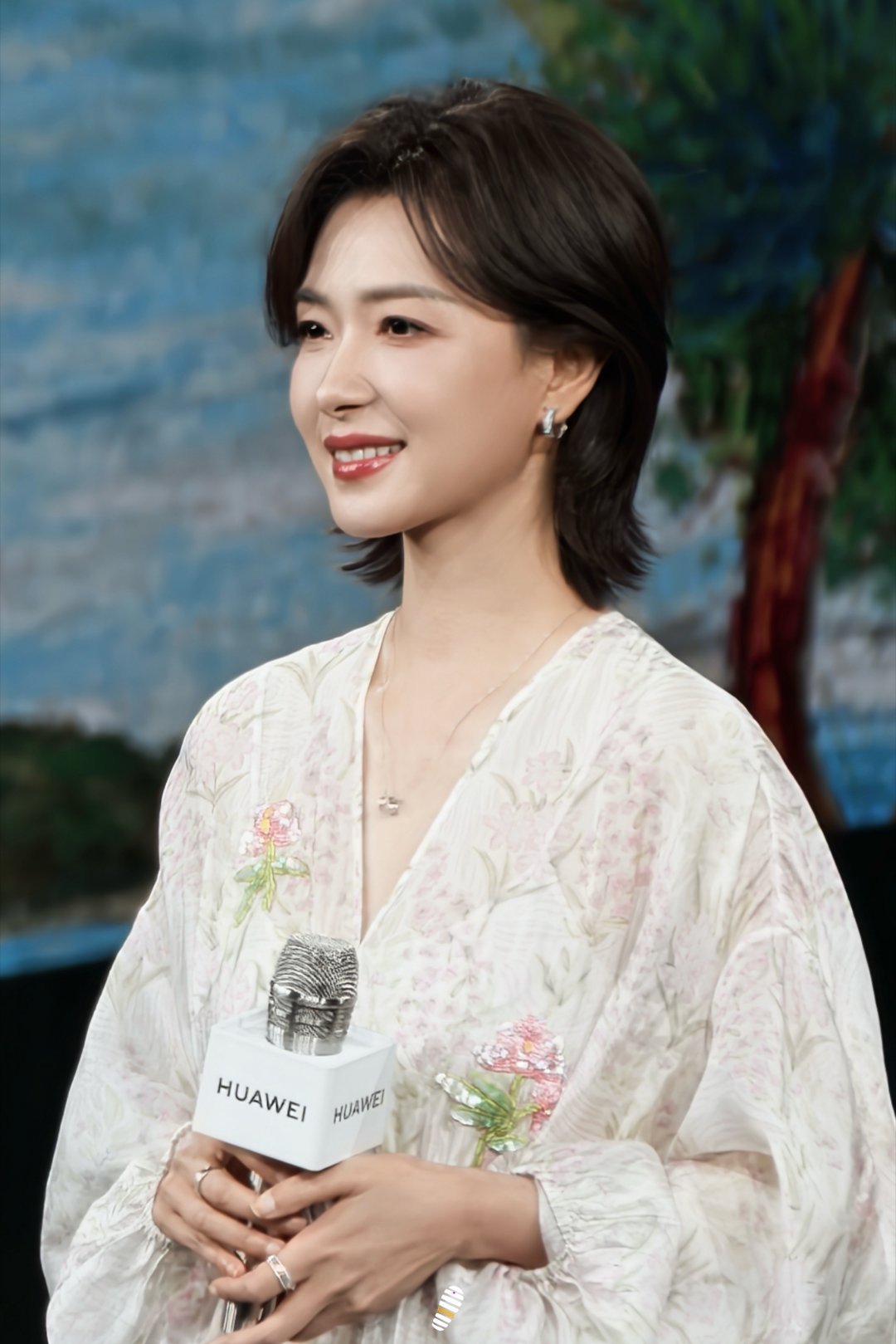 万茜唐宫仕女图华为MatePad Pro 12英寸作画的跟手体验属实不错，万茜绘