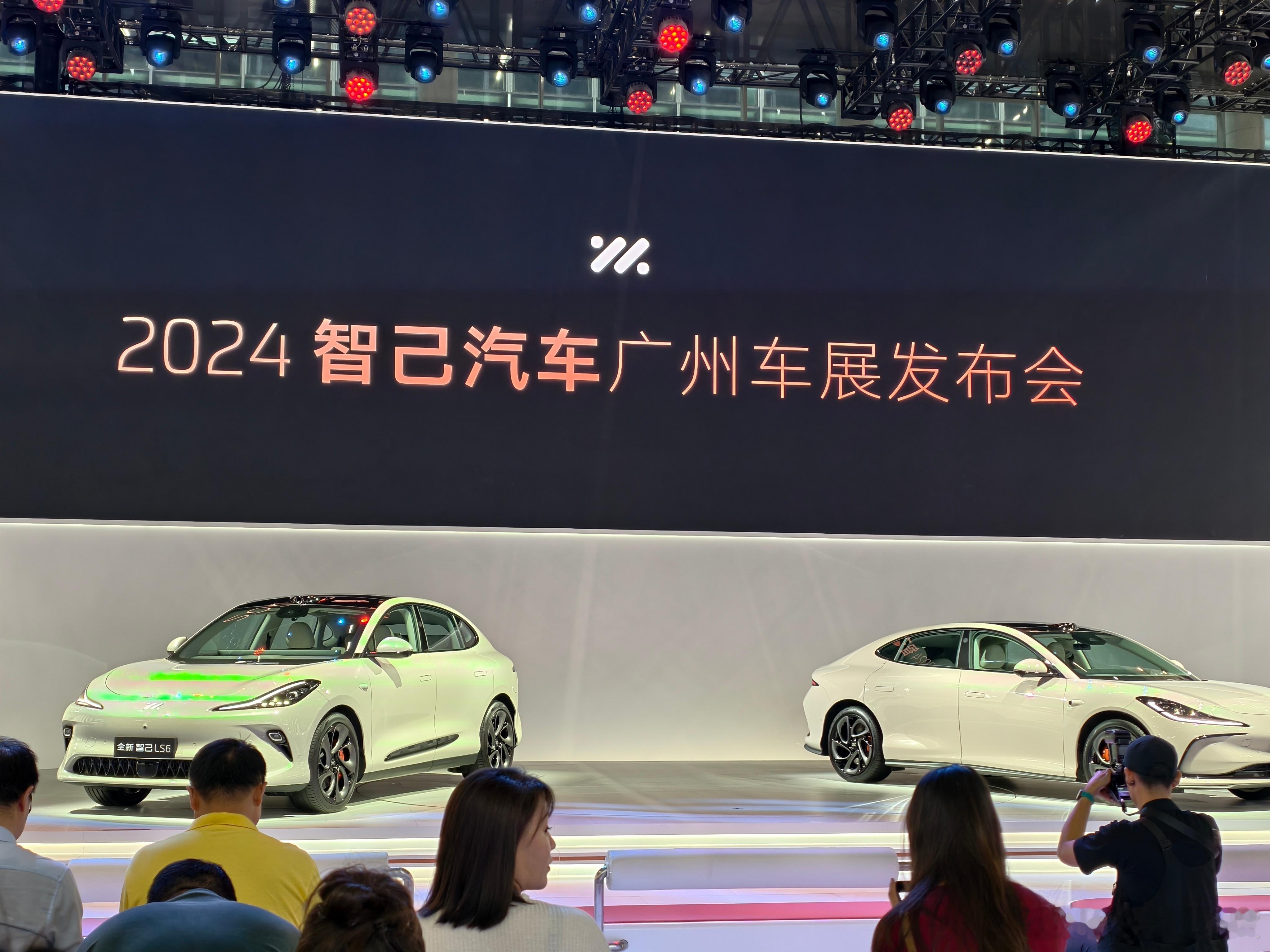 智己这次在车展上虽然没有全新产品，但是新智己LS6和智己L6都利用软件的更新，不