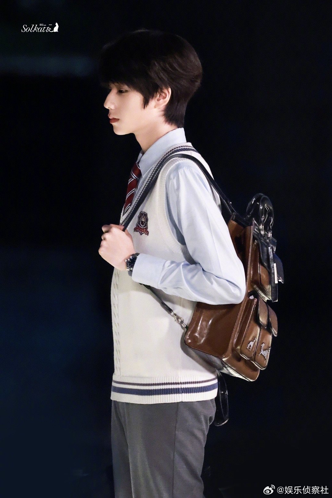 王橹杰好薄一片，弟弟真的好瘦～～ 