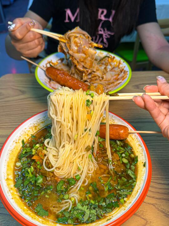 是记忆中老味麻酱面皮的味道！！烫面也好香