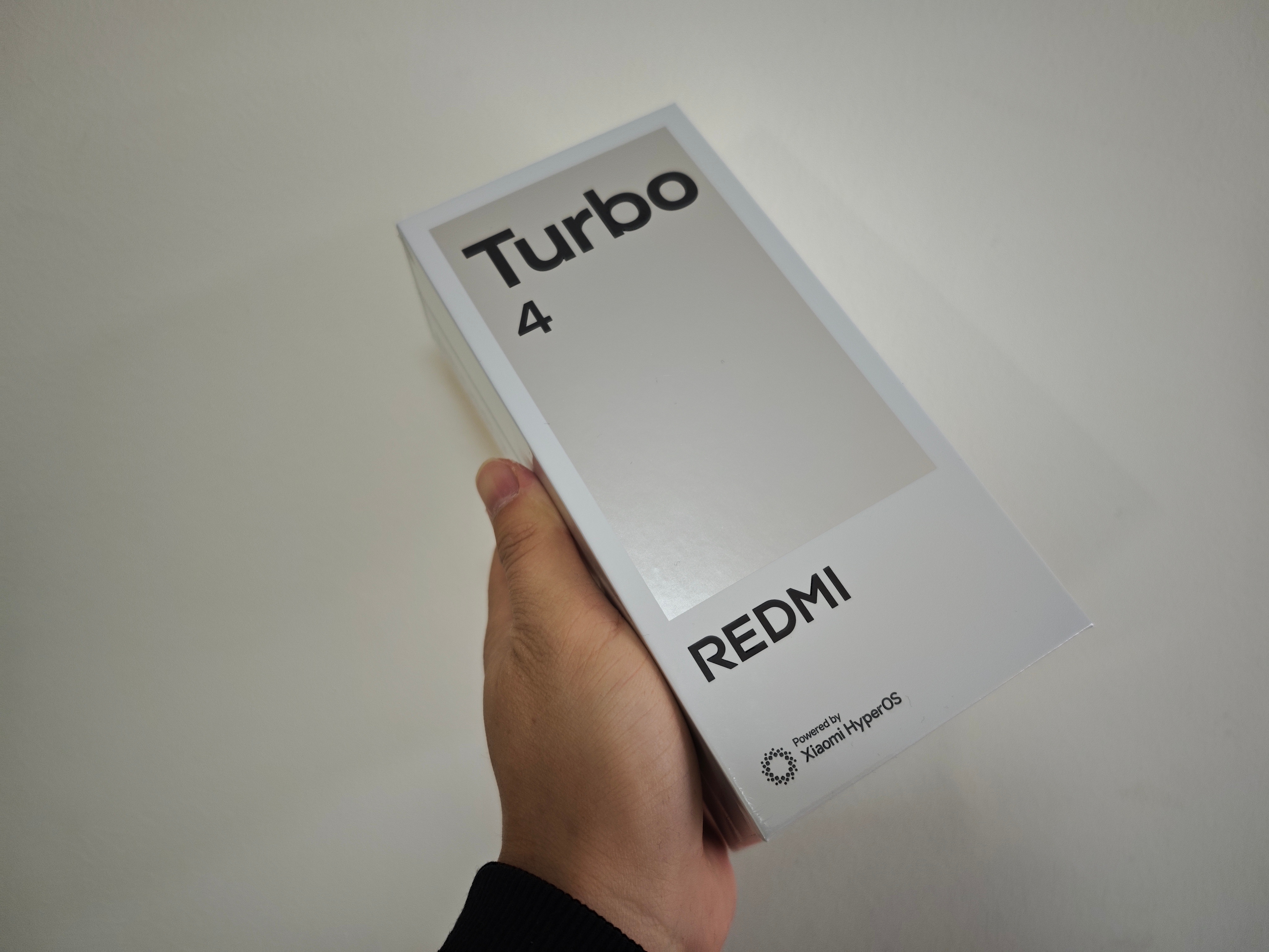 REDMI Turbo4性能手机，如果有喜欢的话月底可以抽一台[doge] 