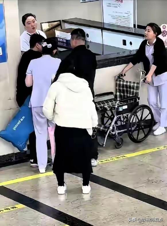 确实是打bug，近日，长春一男子陪怀孕6个月的妻子做彩超，发现接诊医生是男性后情