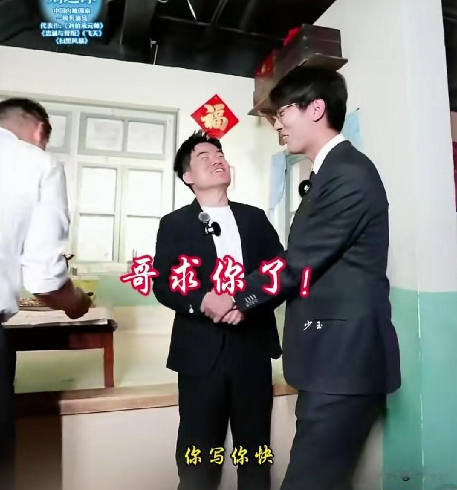 董宇辉对主播的托举总是那么贴心，既不会给人压力，又给了对方展示的机会。
    
