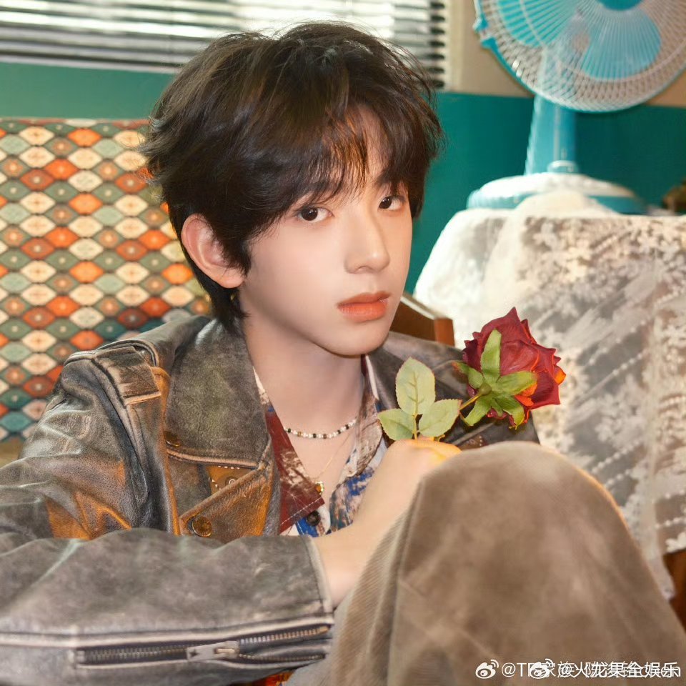 陈浚铭海边遇到了不明生物小浚铭海边遇到了“不明生物”😱属于陈浚铭的一次比较特殊