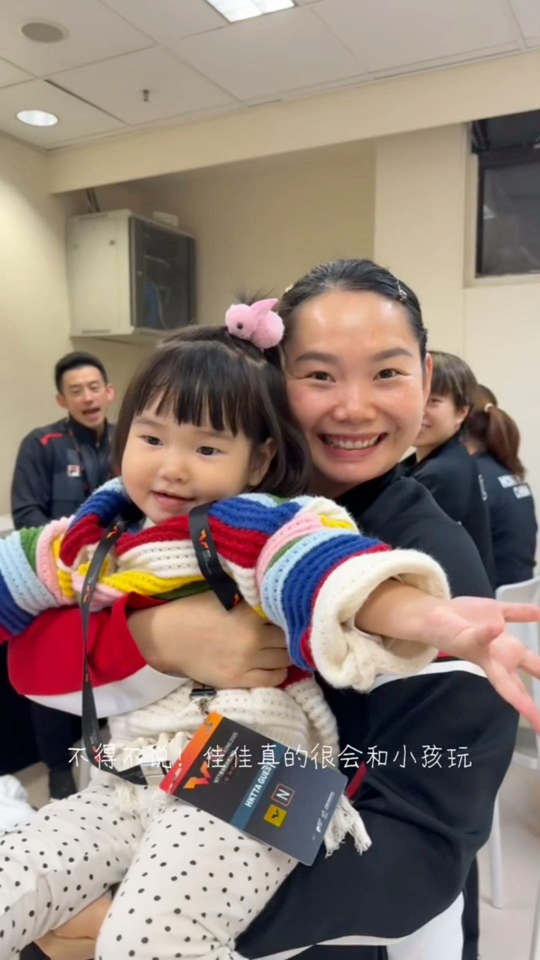 “她可能看不到你的脸” 