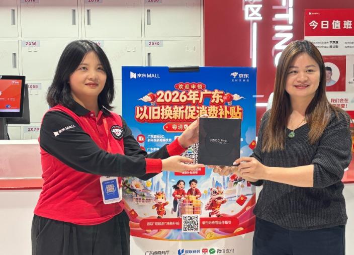 没有朋友，没有欢聚，没有烟花，没有约会，没有购物，没有消费，也没有什么祝福。熬夜