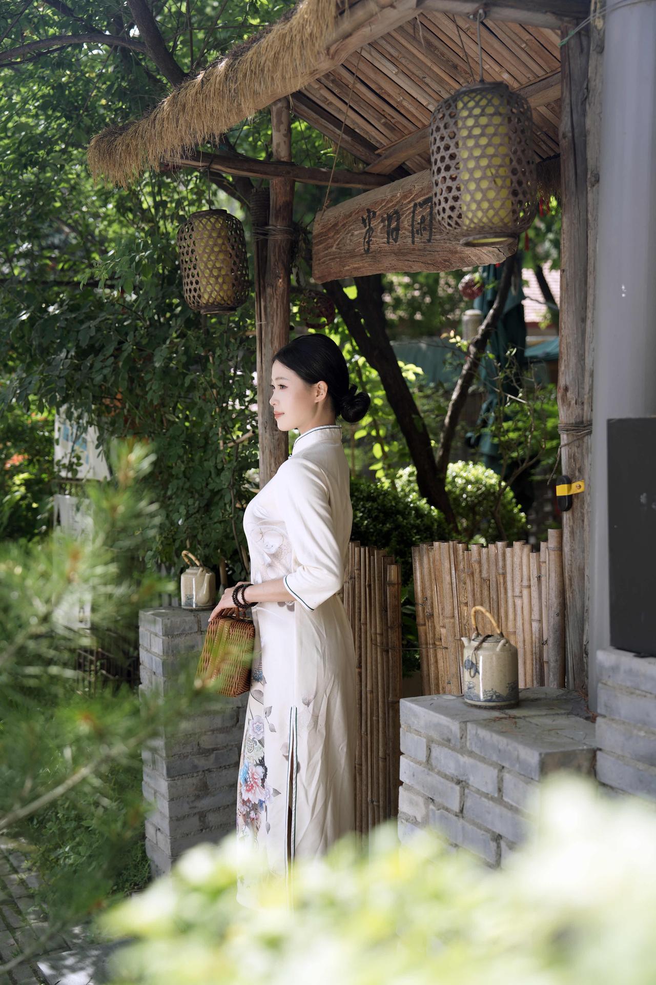 优雅旗袍，古韵庭院，静享时光
