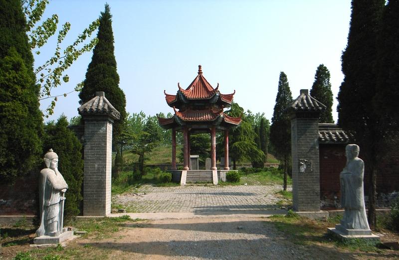 绝大多数县的名字和驻地镇的名字是一样的，但是兰陵县不是。有人说莒南县也不一样啊，