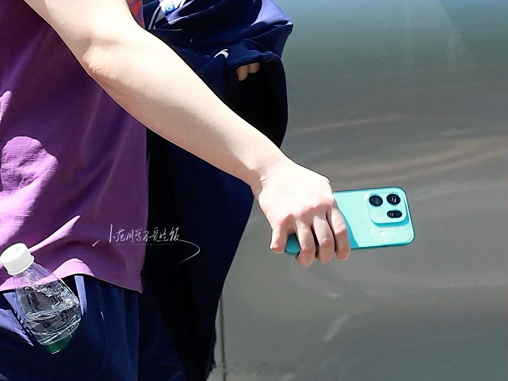 孙颖莎已经用上新手机了