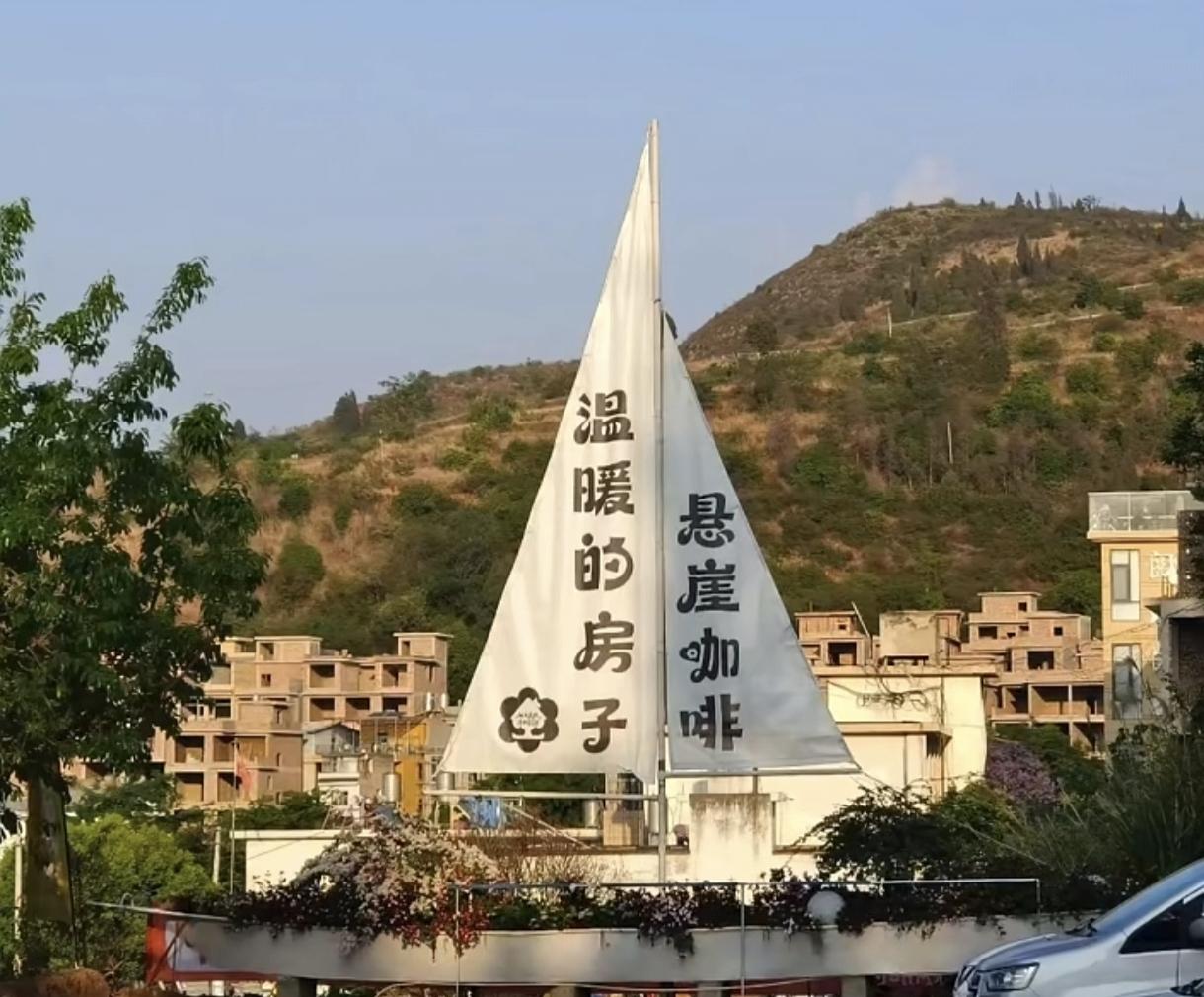 第一是设计问题已经拆了，第二是卖地问题，买了商业用地，但不可以建超高的建筑，那么