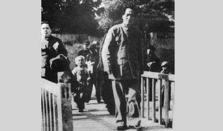 历史上的今日 1945年９ 月 １ ３ 日 　 同 周 恩 来 、 王 若 飞 