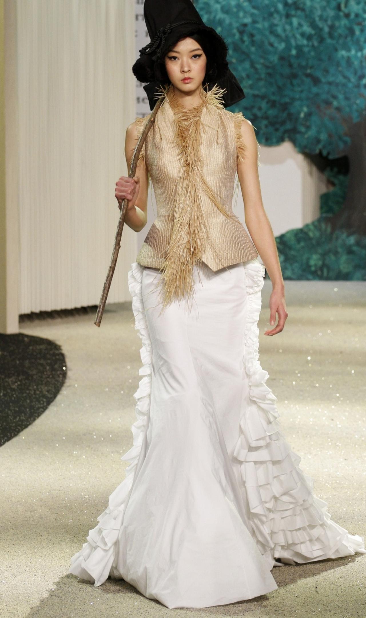 Ulyana Sergeenko 2013春夏高定系列，复古裙撑与荷叶边是浪漫主