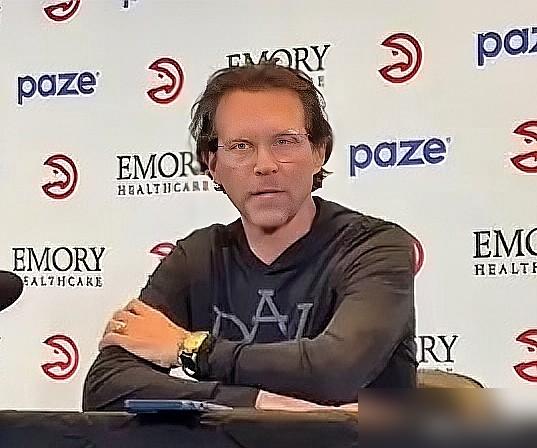 老鹰126-110赢了勇士。勇士现在三连败，近九场输七场，惨得很。
 
库里等主