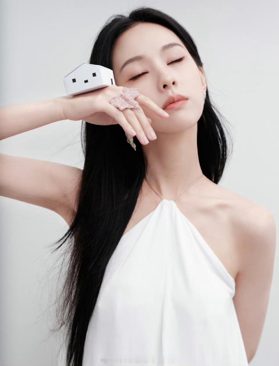 陈都灵这套图好像刘诗诗微博电影之夜红毯微博电影之夜陈都灵 赫本风 ​​​
