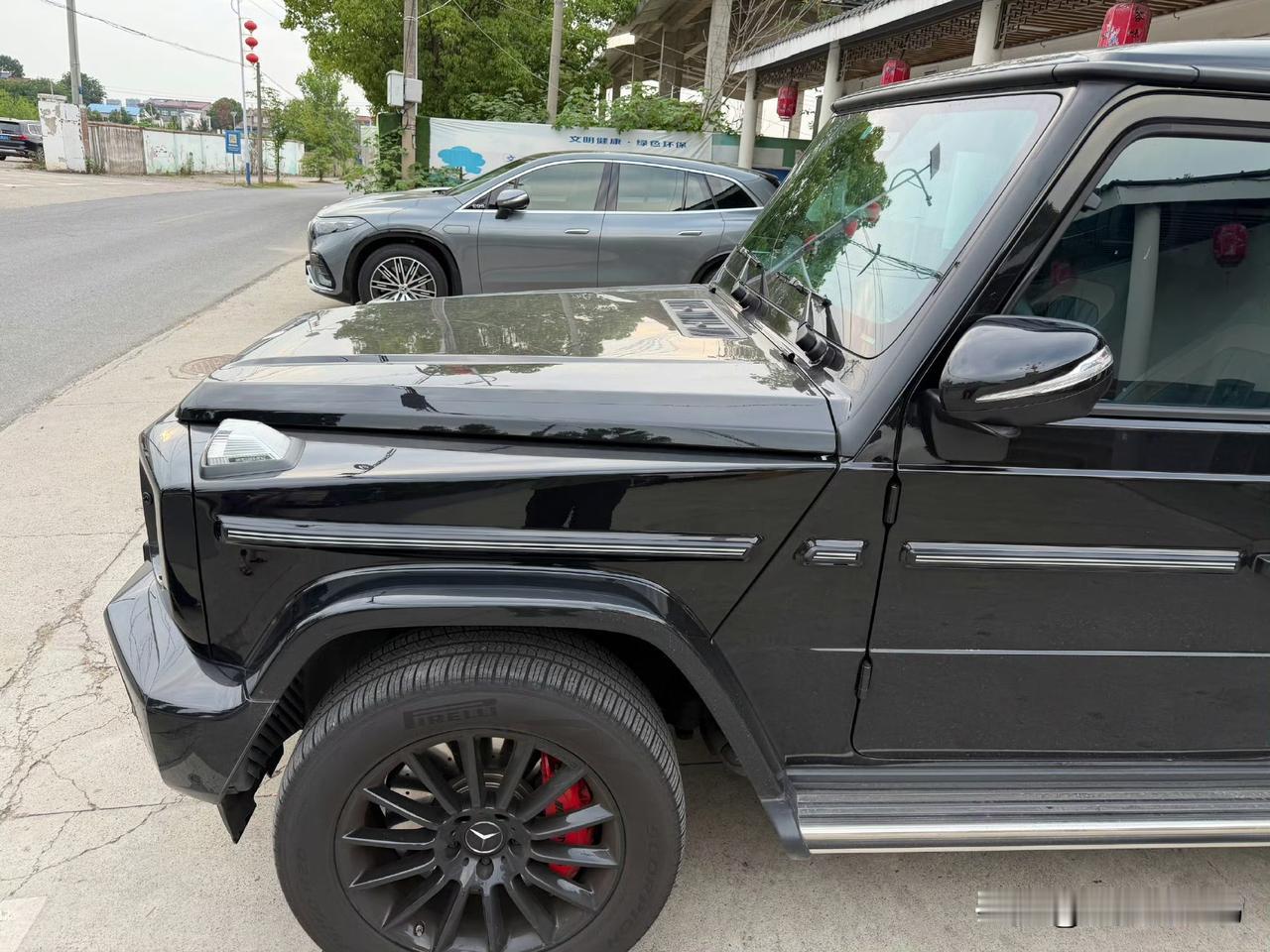 梅赛德斯最方头方脑和最胖头鱼的SUV。 EQS SUV姐姐开。她爱开，说安静舒服