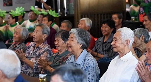 别只盯养老院！60岁后的晚年还能这么过