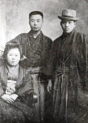 1923年，鲁迅回家，弟弟迎面甩来一个香炉！“你怎么能偷窥我媳妇儿洗澡！”鲁迅回