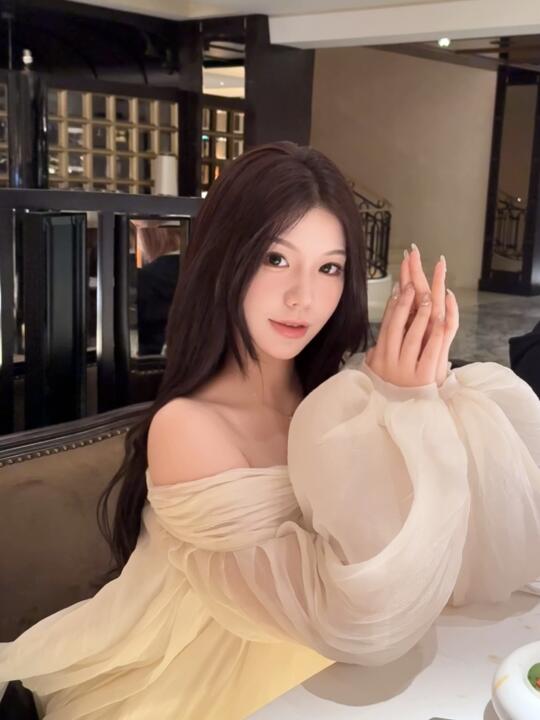✨【侧颜杀新密码：减法美学才是真高级！】