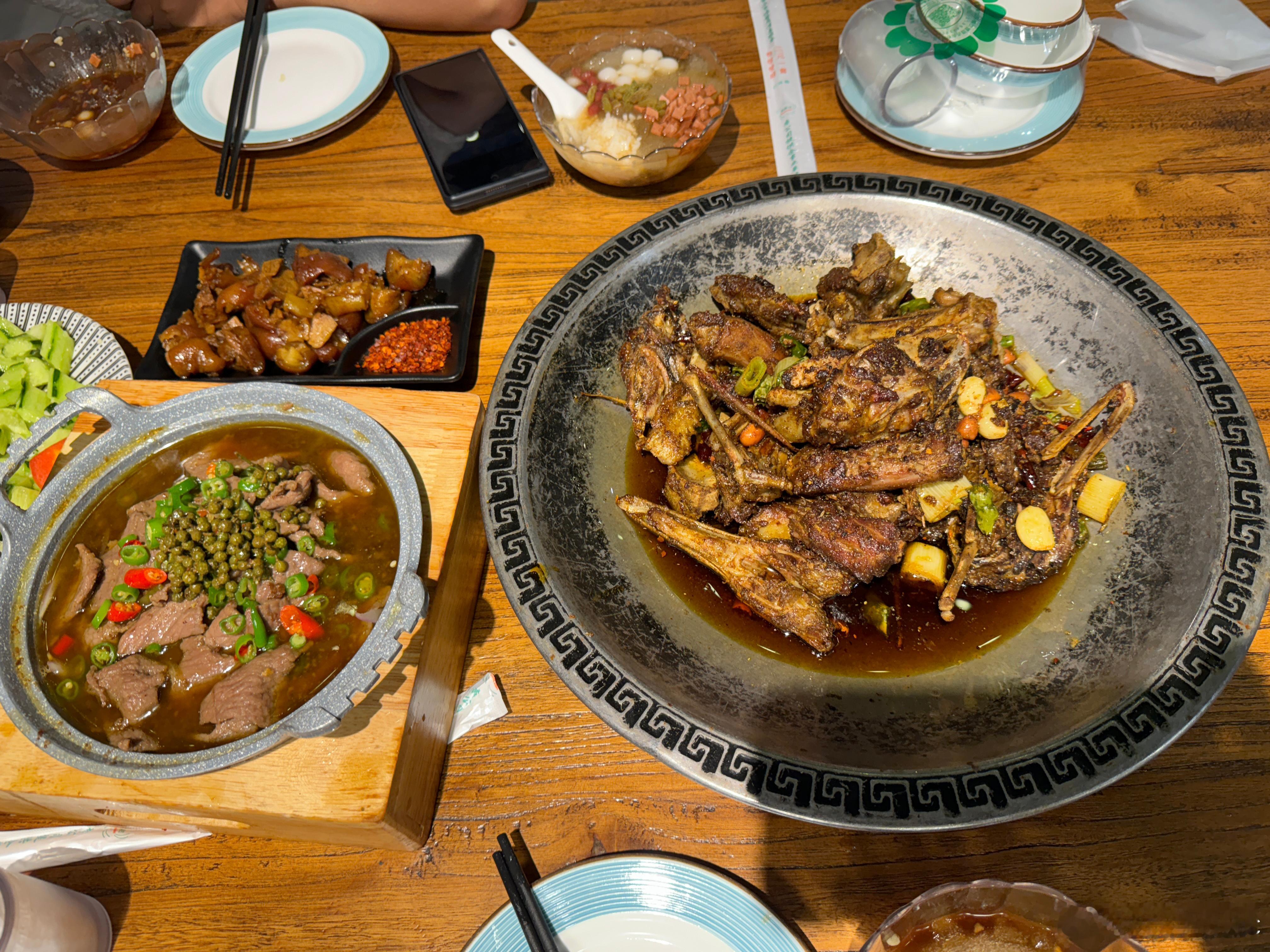 巴适得板，下一顿开始减肥，这几天就全部欺骗餐了… ​​​