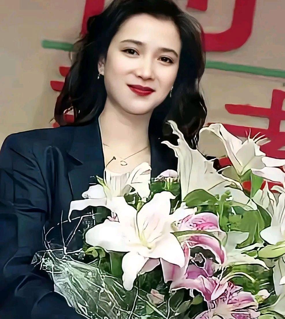 他最好朋友的手机里，有他生前最后三张照片。
不是珍藏，是发在朋友圈的三轮“探病打