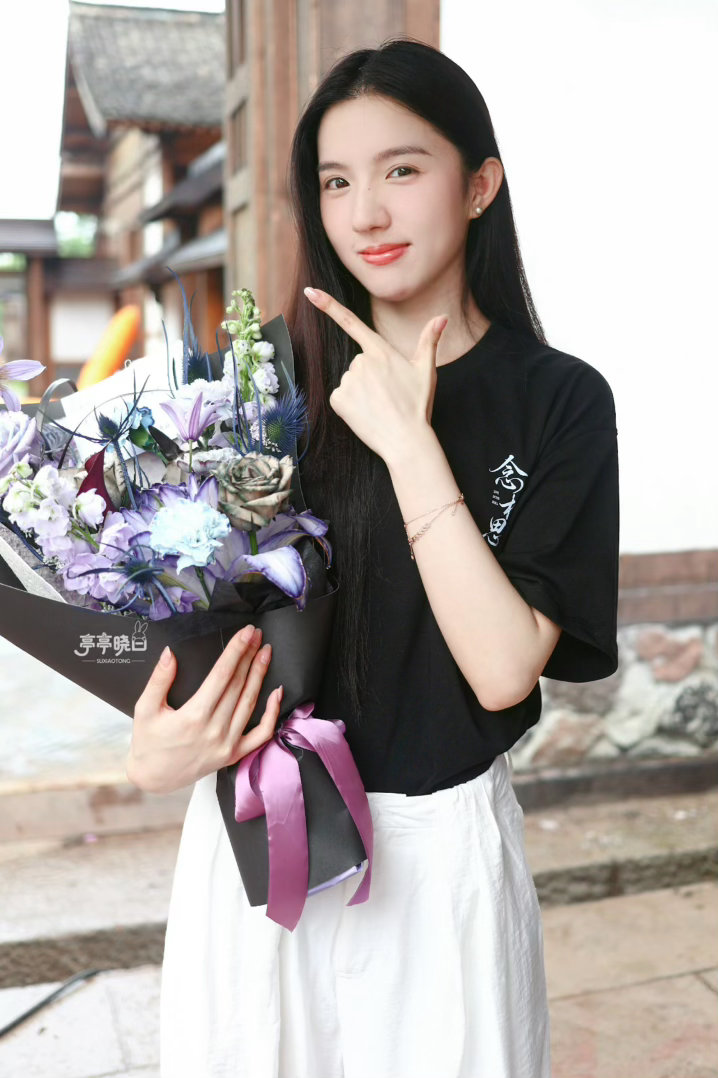 苏晓彤念相思开机路透苏晓彤念相思女二 《念相思》今天开机，苏晓彤女二角色正式启程