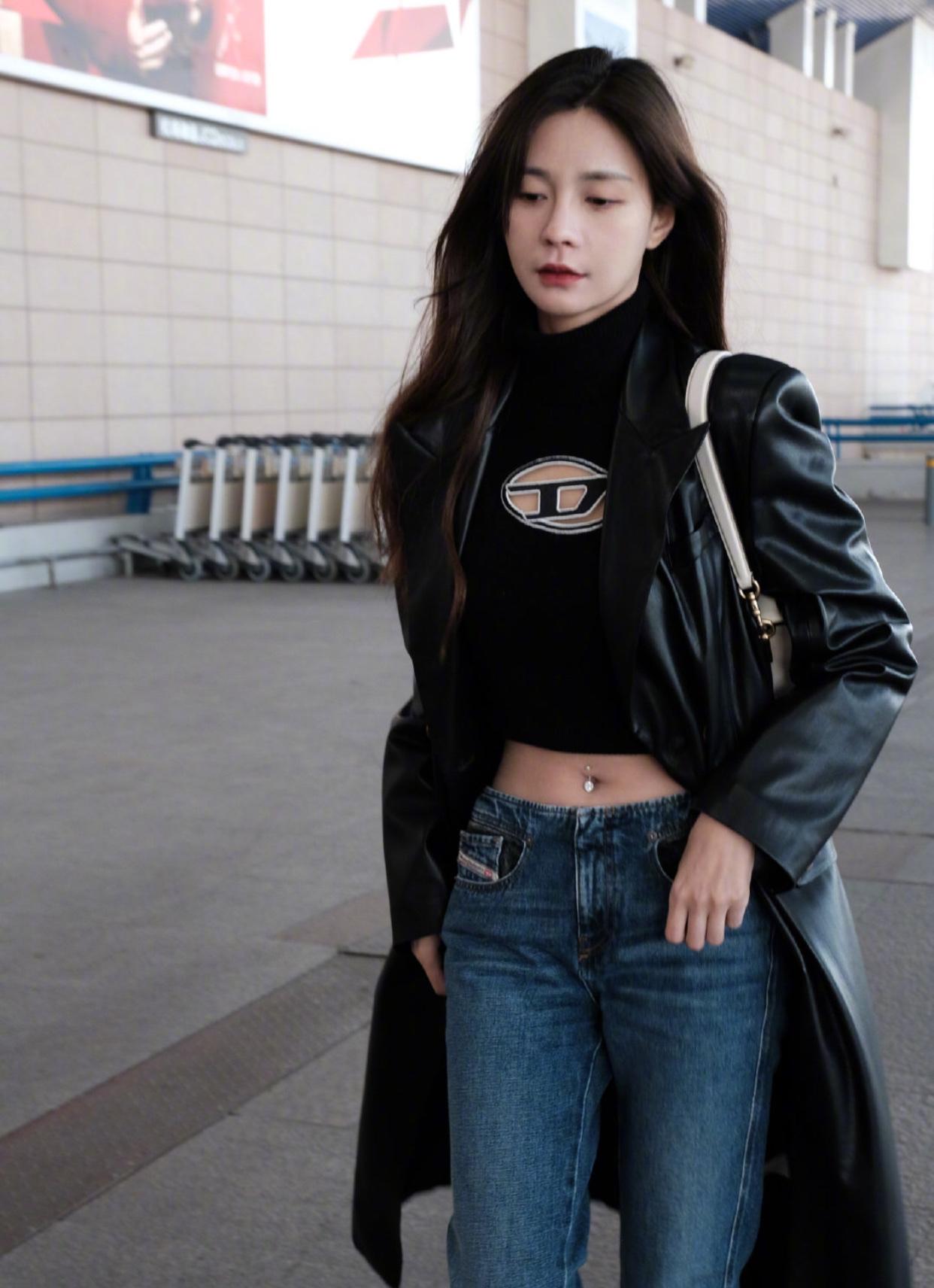 第一次看到沈梦辰肚脐上有脐钉。

以前总有人给她焊死“杜海涛女友”“芒果台甜妹”