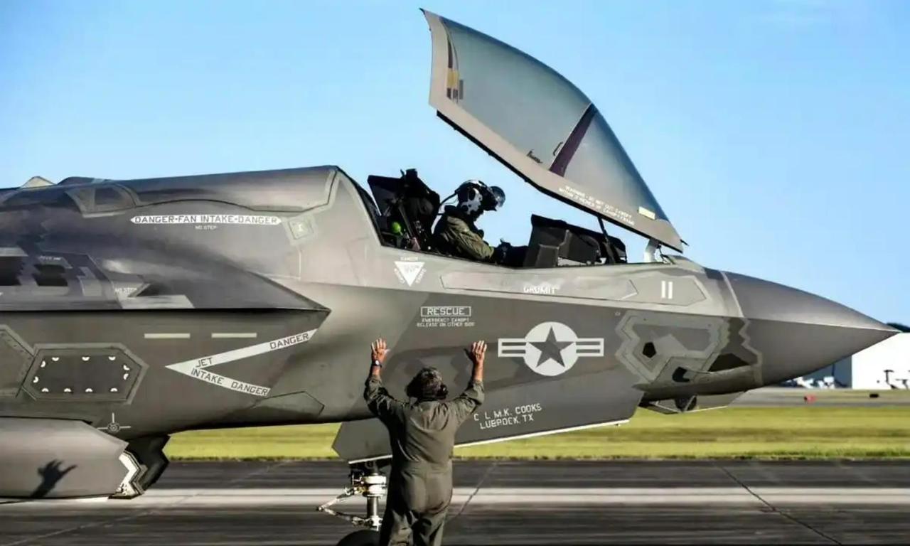 查明了，是蠢货干的！

F-35座舱盖在中国香港意外丢失，零部件外流，绝非偶然的