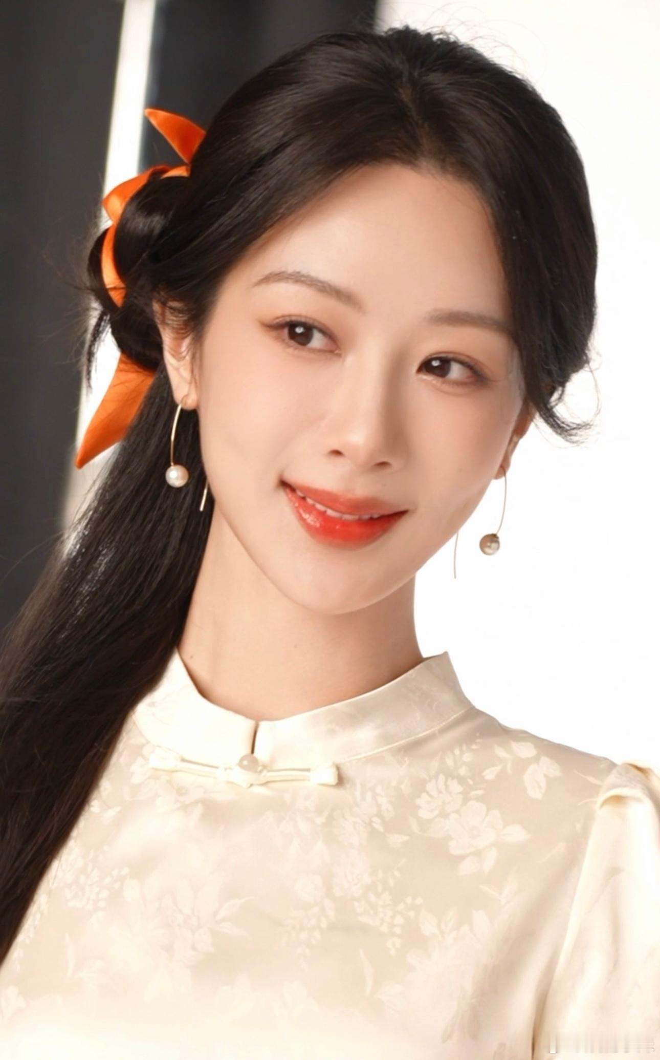 #萝莉追剧[超话]##杨紫节后开工妆# 复工第一天，怎能少了杨紫同款淡粉眼妆加持