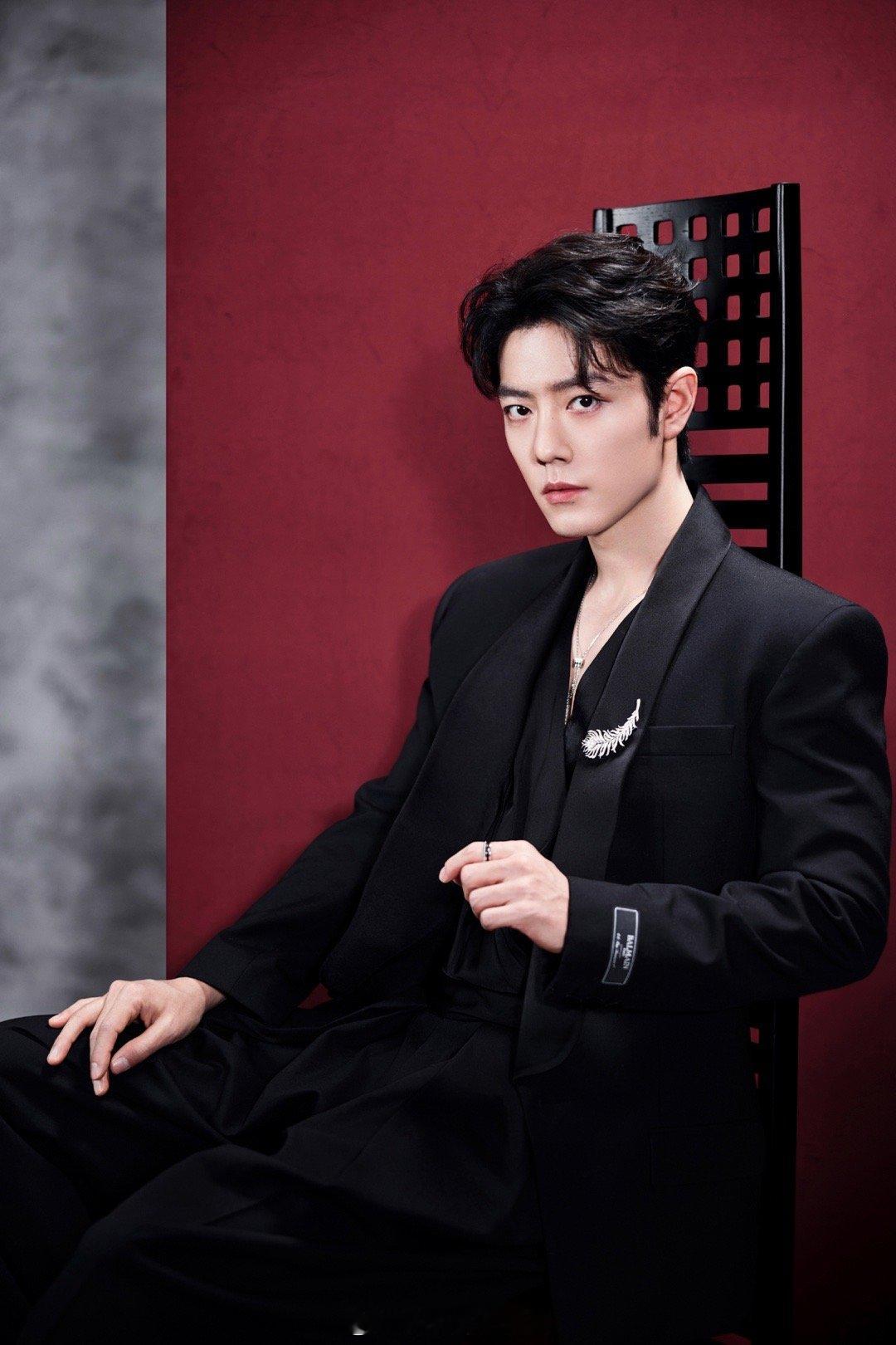 肖战出席2026网络视听盛典，这造型蛮利落有型的，坐等今晚的舞台啦 