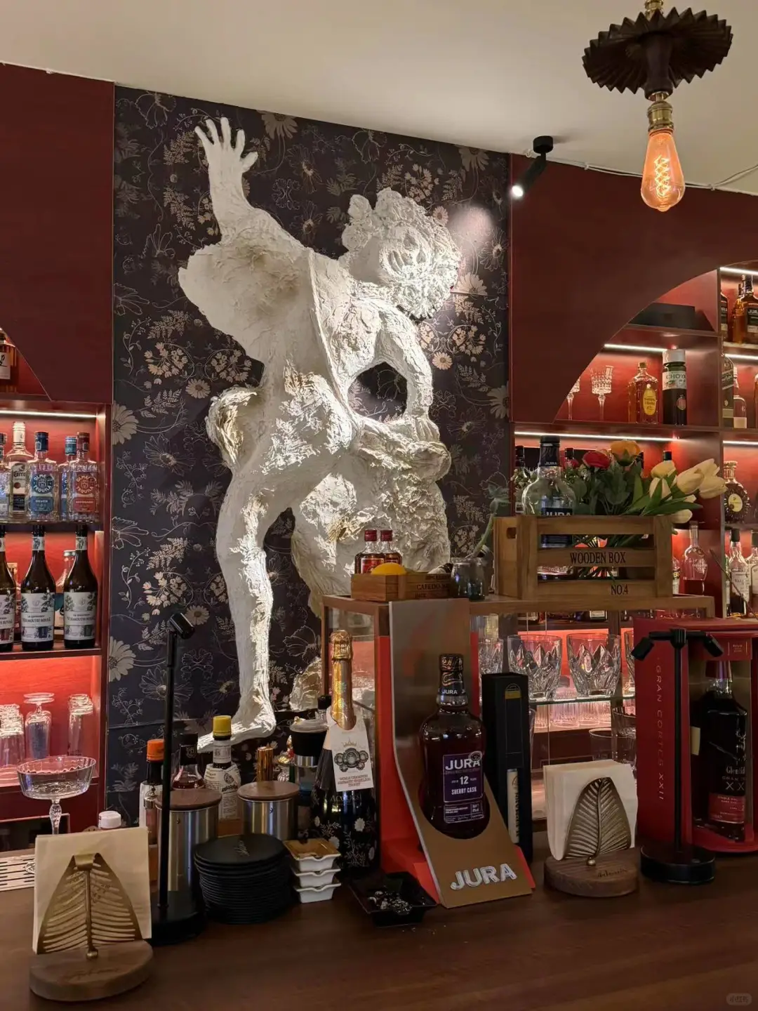 兰州 Adonis bar 门头的花墙太好看了