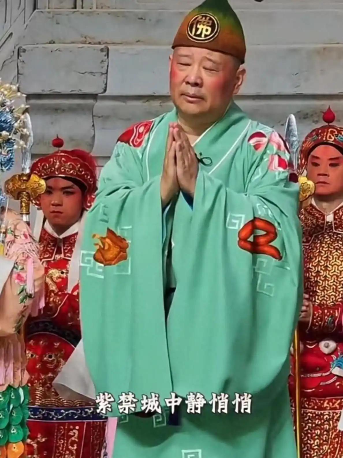 到现在还在为郭德纲摇旗呐喊的人，非蠢即坏。

熟悉钢丝这个团体的人非常清楚，什么