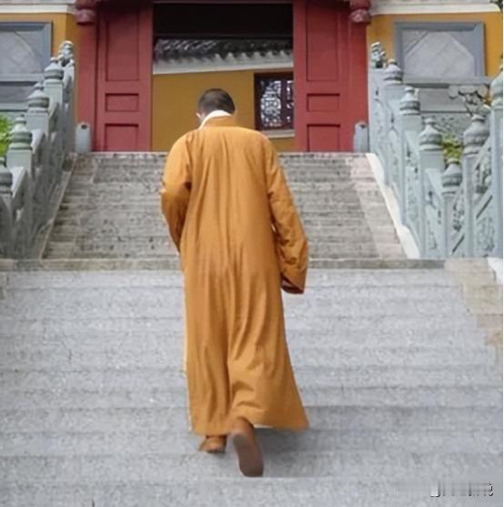 [太阳]2010年，云南灵照寺方丈释永修遇害去世，僧侣在清点遗物时，不料发现他竟