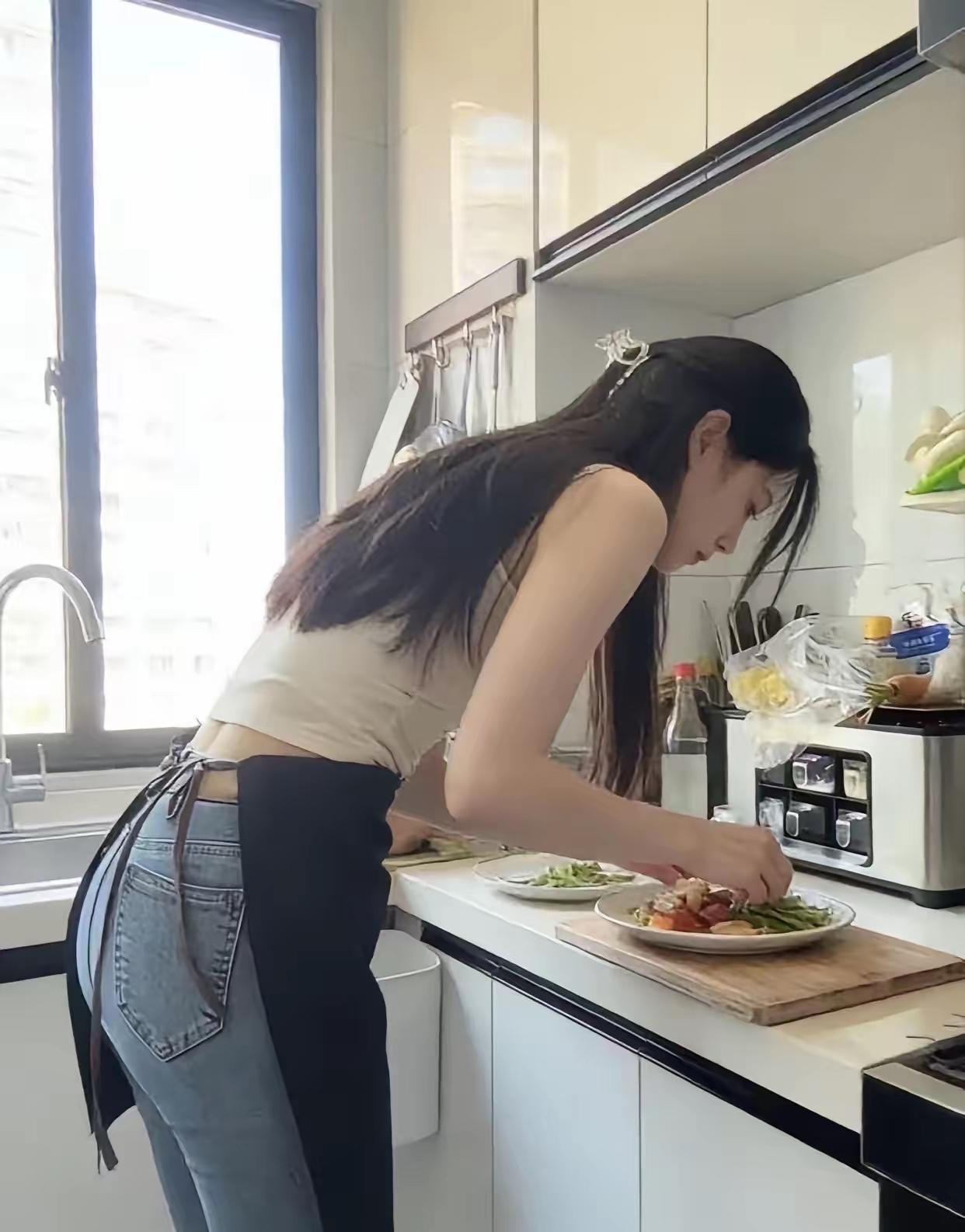 爱做饭的平凡女人，一年四季，一日三餐，有爱才有家，一个小小的家，住着一家人的家，