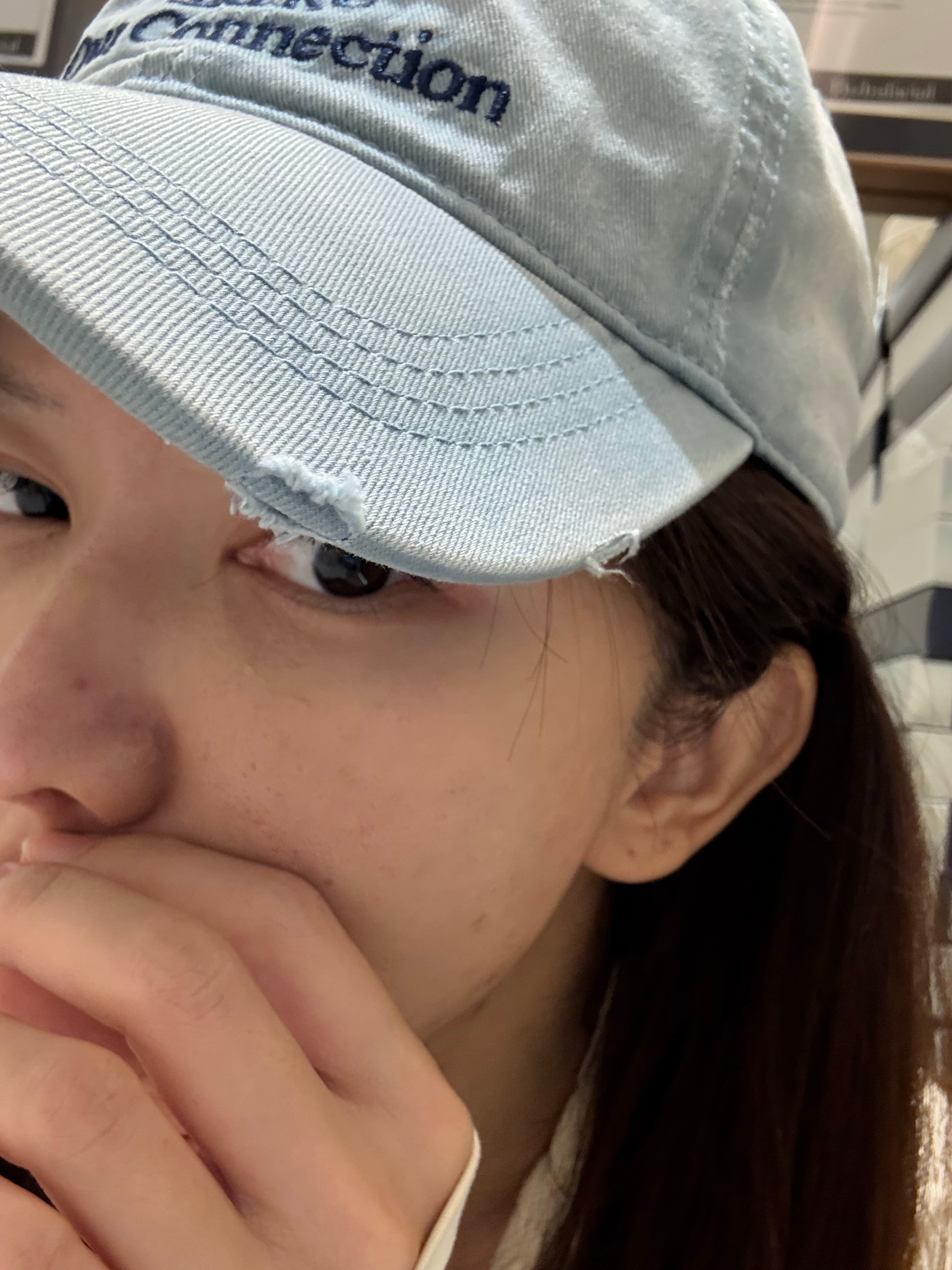 今天去健身房偶遇大帅哥教练，我说哈喽大帅哥，结果他下意识来句“你好香啊”，然后意