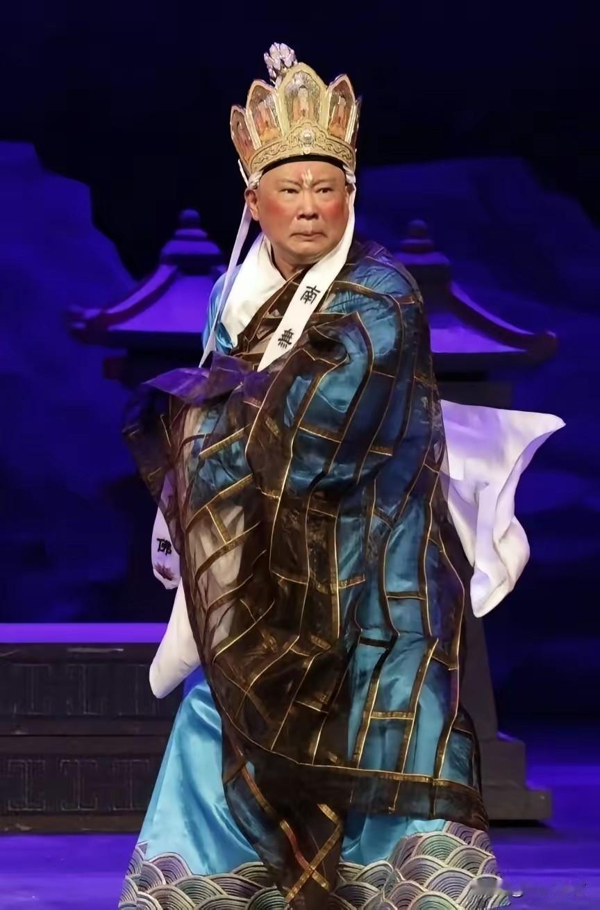 53岁的郭德纲为什么还上台？因为京剧这边，没人能替他
郭德纲又出事了——这次不是
