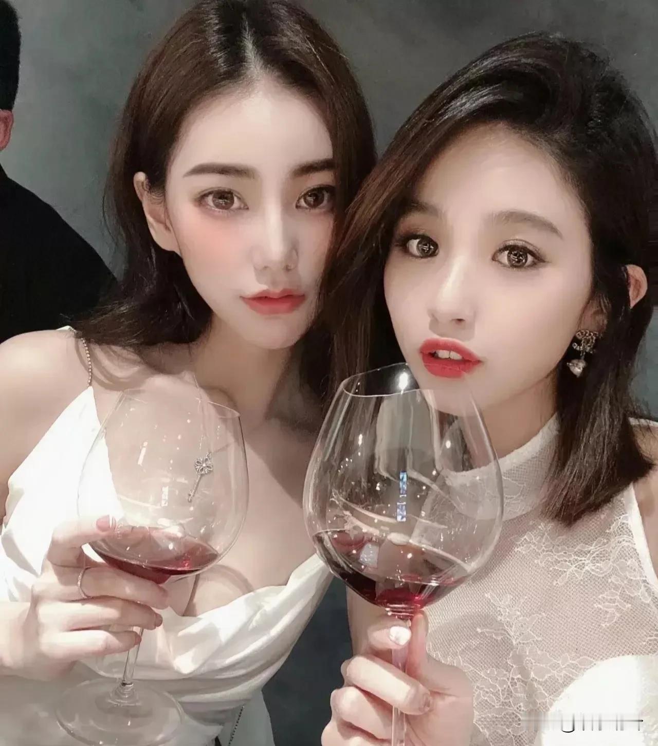 马筱梅是汪小菲历任女友中颜值最低的，也是汪小菲历任女友中唯一一个脸蛋明星经过科技