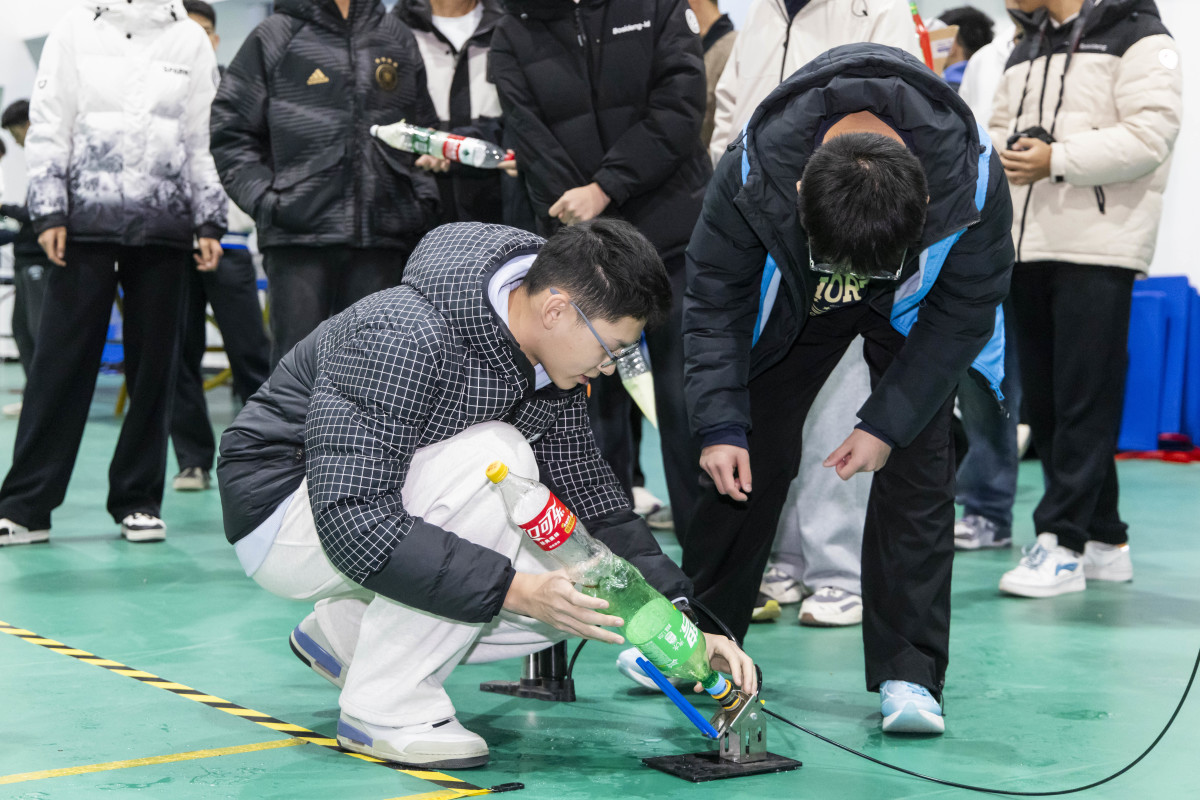 科技之光点燃青春梦想 郑州龙湖一中第二届科技文化周精彩纷呈