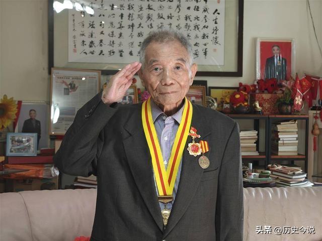 1938年李先念拟任营长，毛主席一道手令改写使命，先辈职衔偏差藏战时真相
 
阅