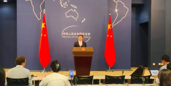 实在没有法子了，美国财长突然对外抛出一番新表态！
 
美东时间8月30日贝森特接