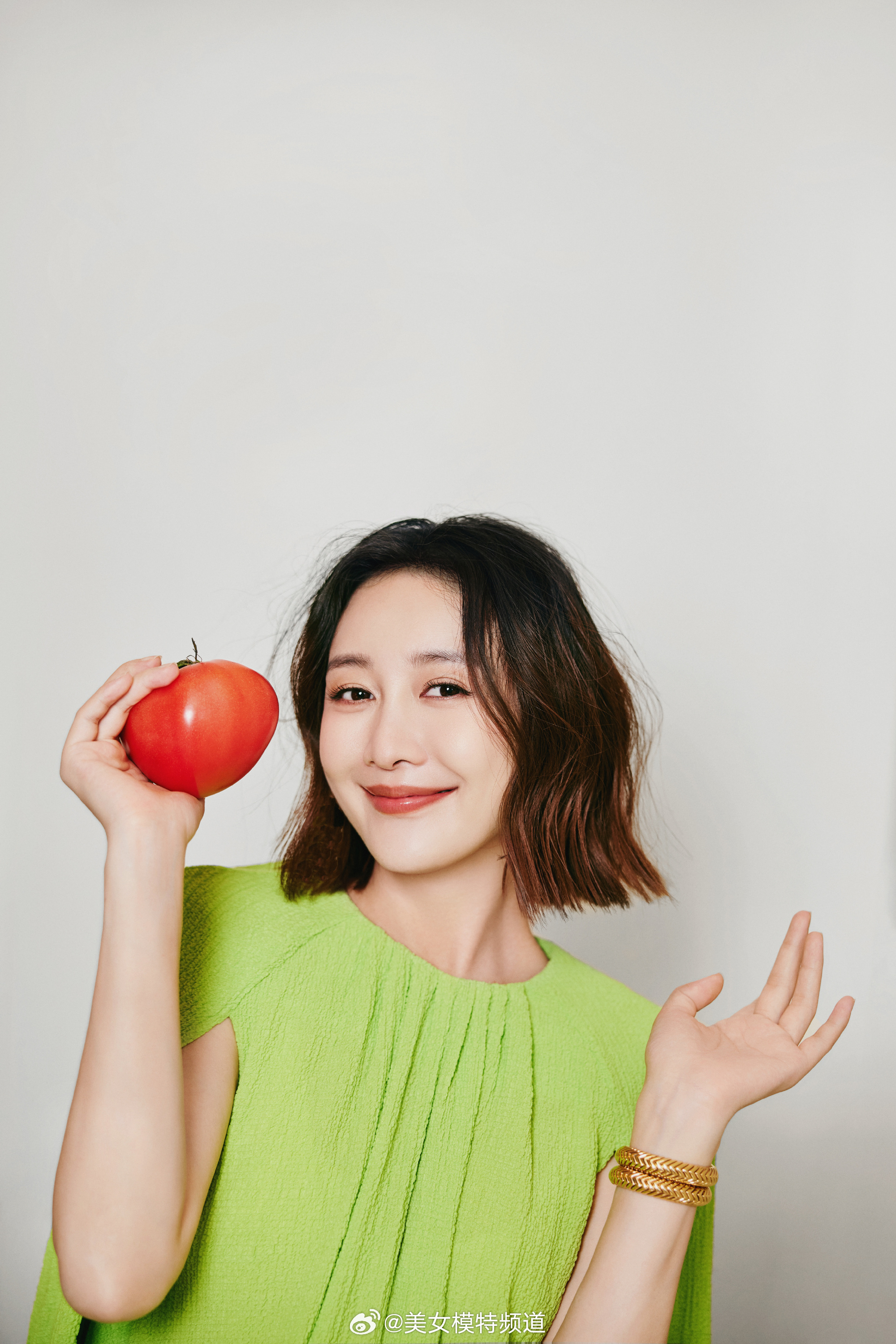 王鸥写真美照明媚闪耀自在轻盈 