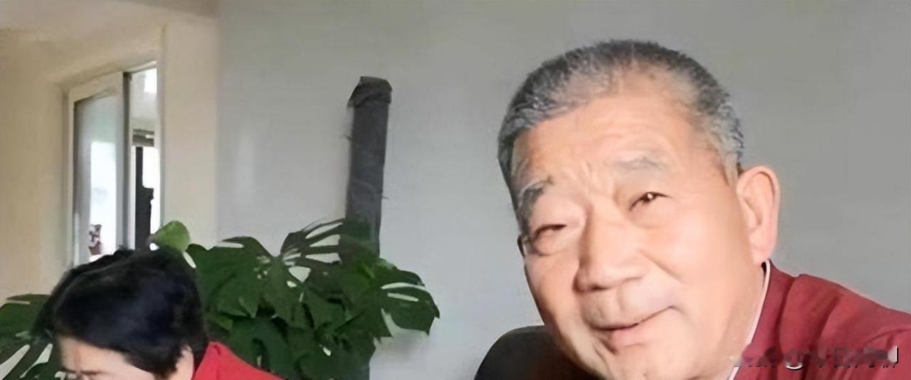 67岁高龄产妇坐轮椅无法自理！5岁女儿自己洗衣！老汉变网红只为给娃铺路！这到底是