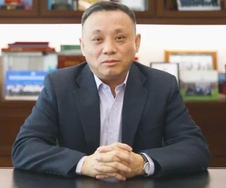 “在岗年轻人工资，比不上退休人员养老金”，经济学家毛振华在宏观论坛抛出的观点，戳