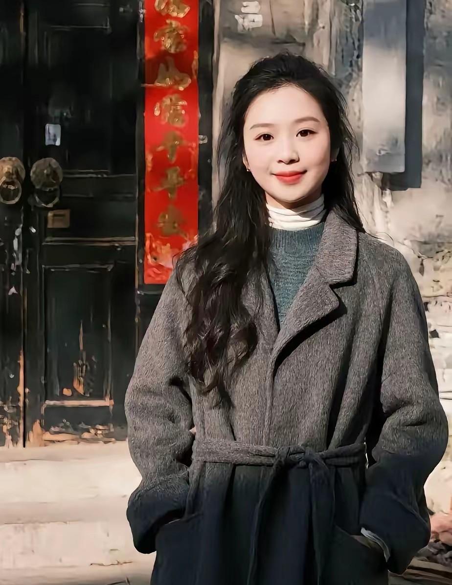 32岁的胡二妹走了，扔下了一双年幼的儿女。好可惜。年轻漂亮的二妹，靠着一双勤劳的