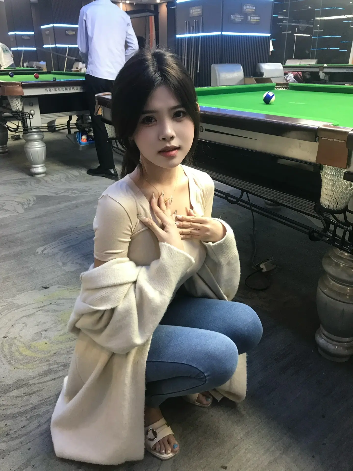 生活将我击倒在地 发现躺着是比站着舒服