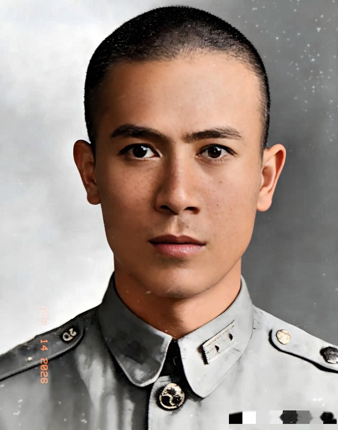 少将旅长子弹打光了，就与日军肉搏、拼刺刀，刺刀断了，就赤手空拳与敌人肉搏，耳朵被