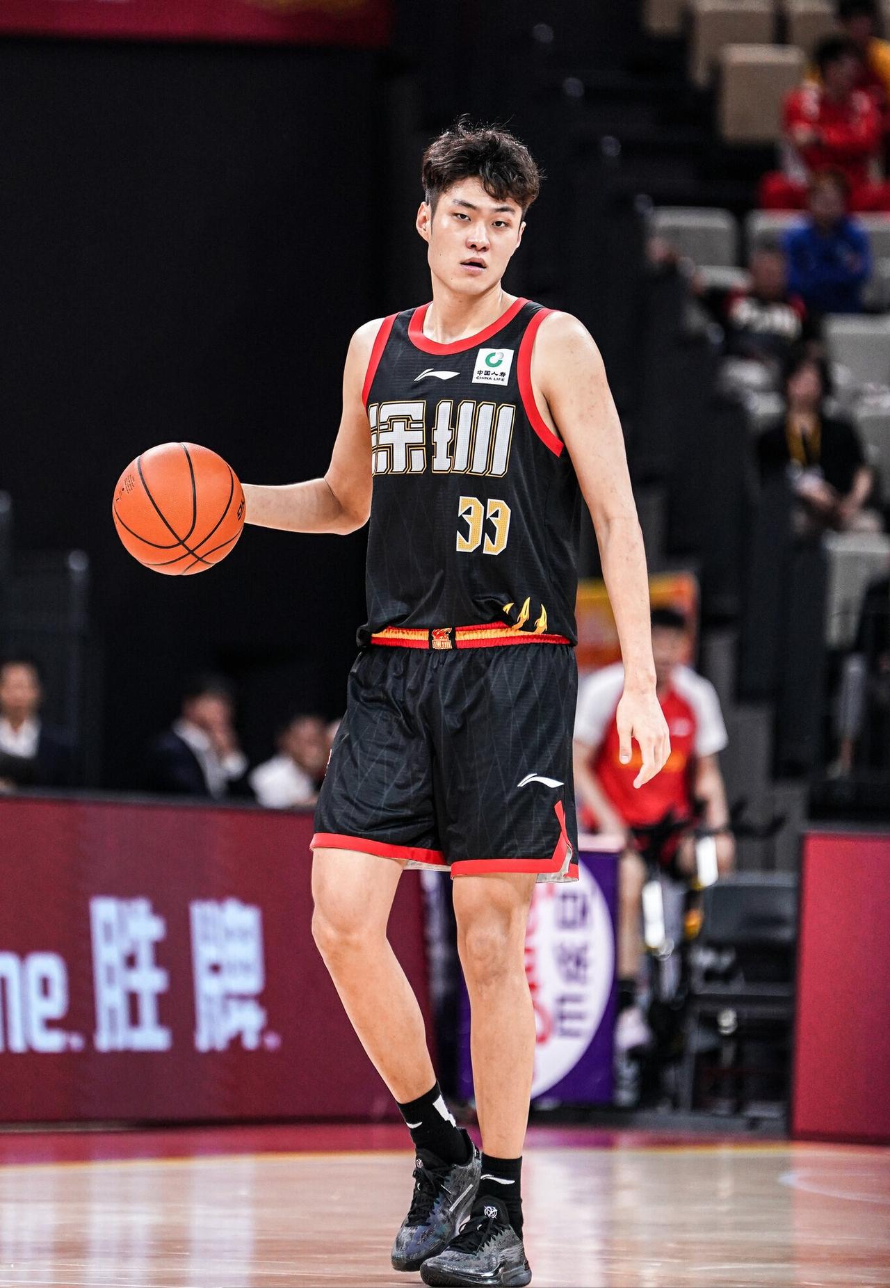 贺希宁谈火线复出的队友王浩然：

“其实王浩然的伤还没有完全好透，他是在球队困难