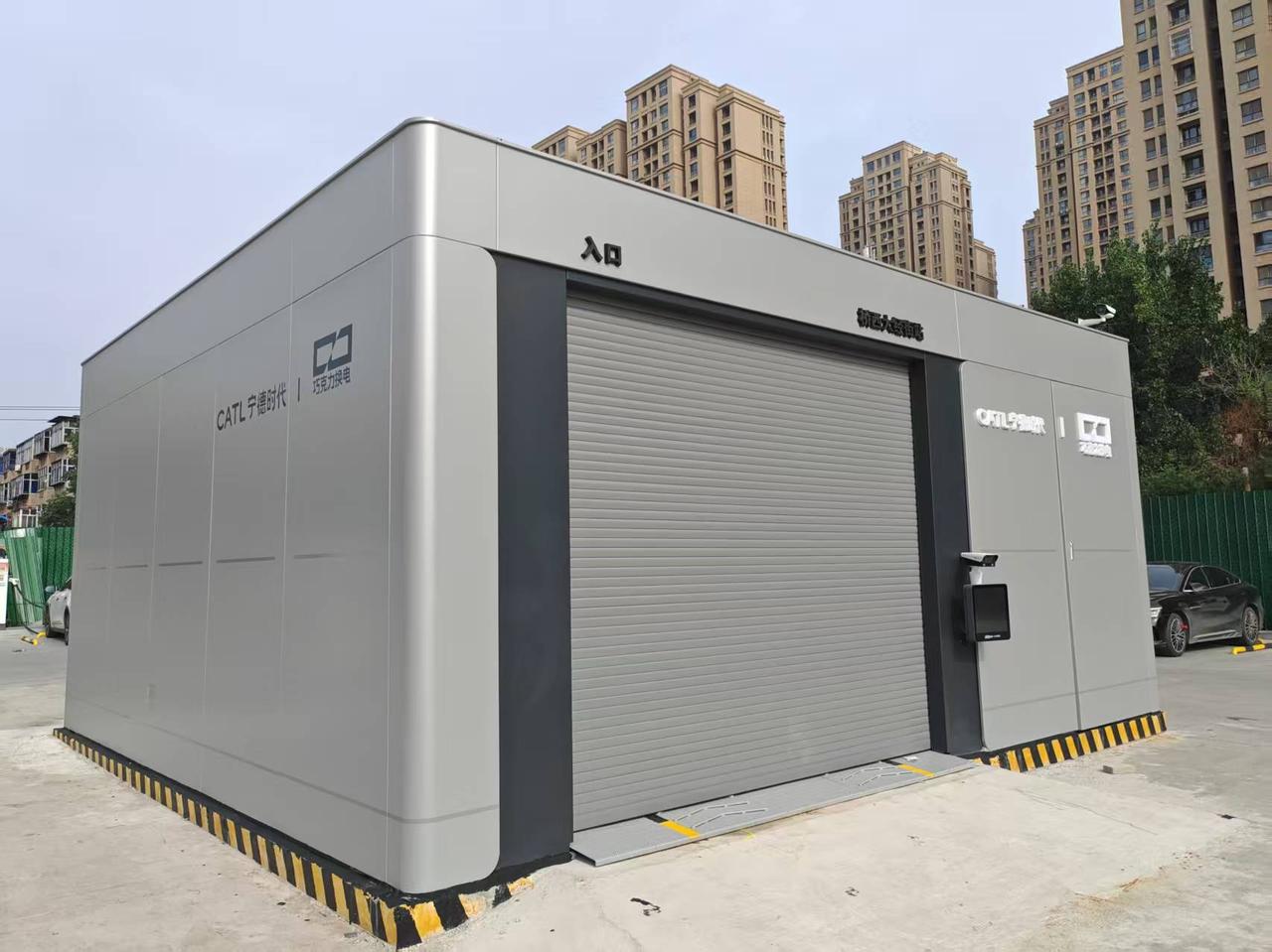 路过一个宁德时代巧克力换电站，终于看到实体。据说全国已建400多座，覆盖了全国 