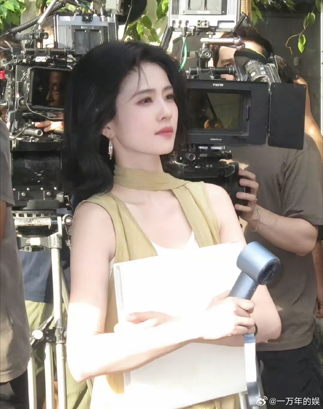 芭莎红毯顺序一出来，评论区就热闹了：白鹿开毯，第一个走；杨幂压轴；赵露思排在倒数