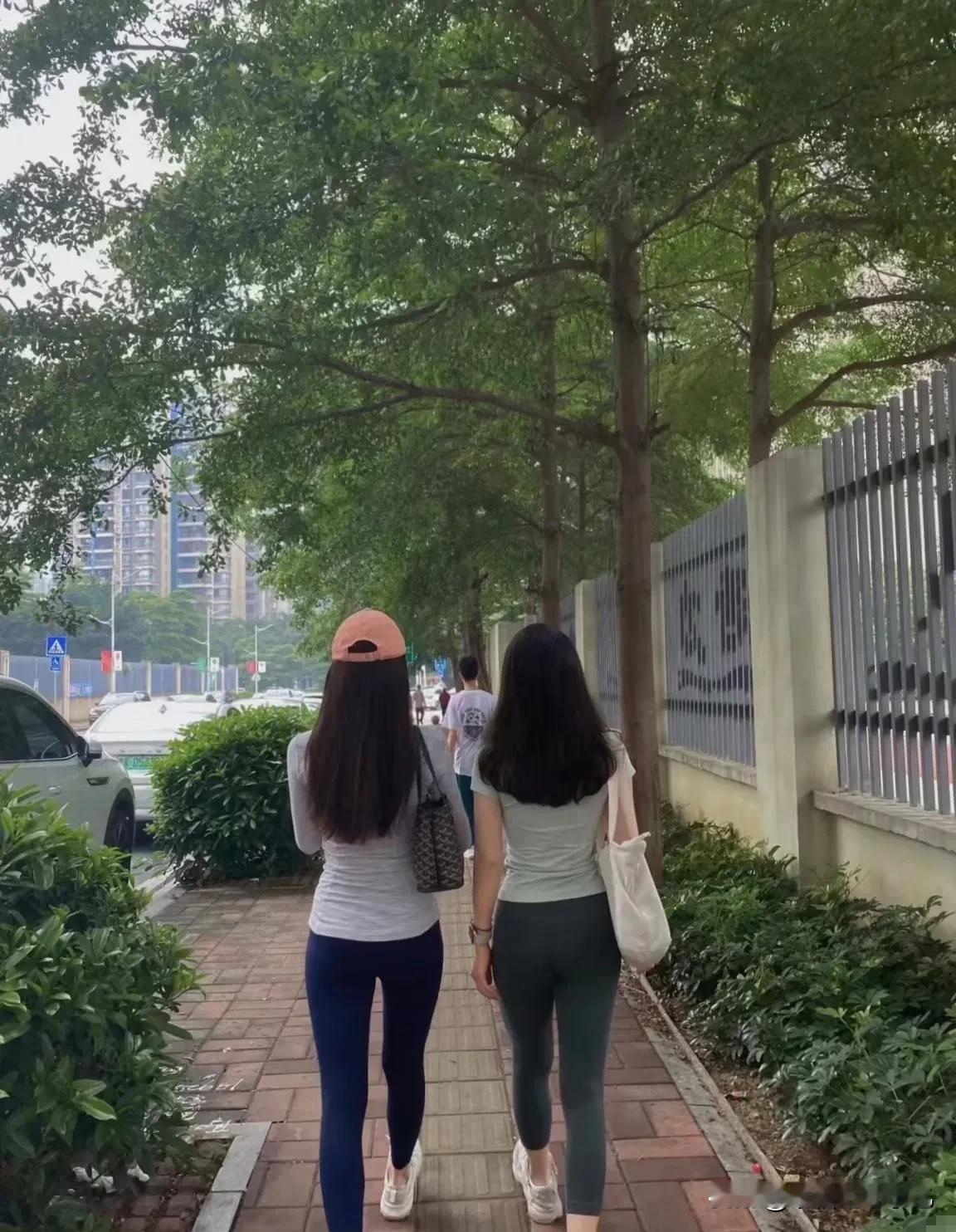 姐妹，一起走过青春岁月