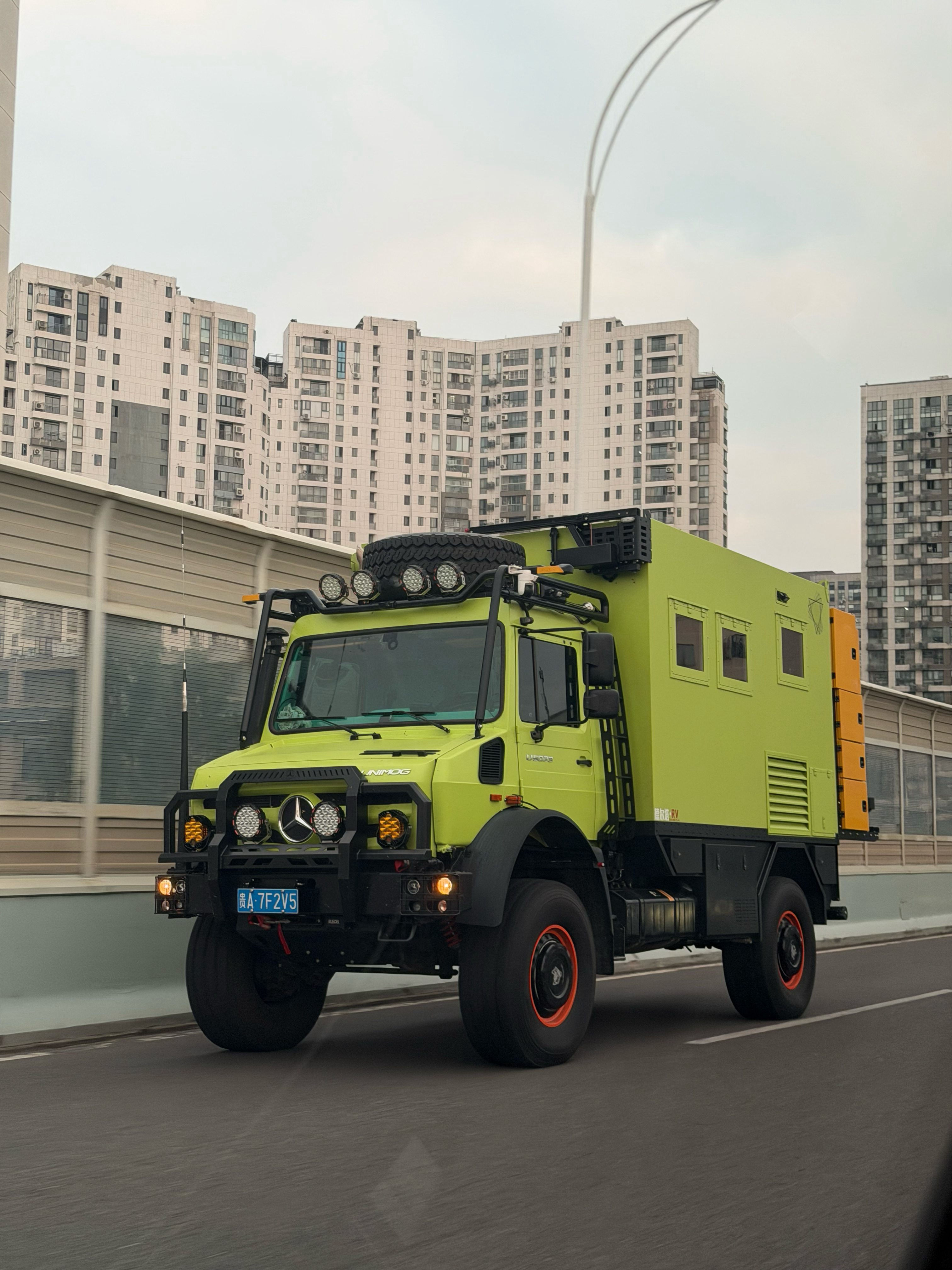 没想到乌尼莫克跑起来姿态这么帅我和汽车的日常